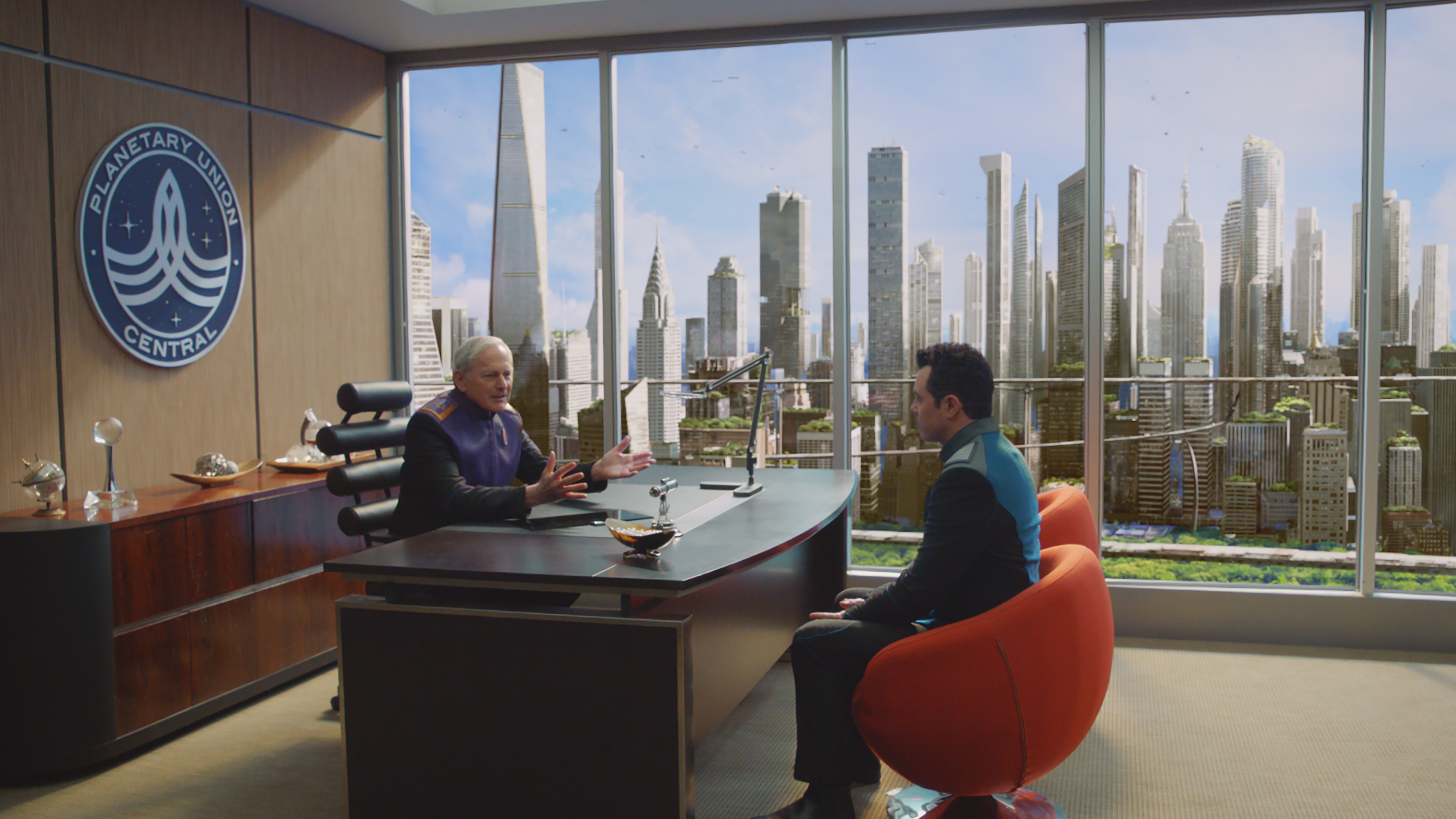 THE ORVILLE: L-R: Guest star Victor Gasbar and Seth MacFarlane in THE ORVILLE premiering this fall on FOX. ©2017 Fox Broadcasting Co. Cr: FOX