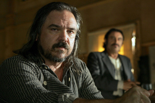 3x02-i-am-not-the-fine-man-you-take-me-for-dan-dority-and-al-swearengen-deadwood-39144854-500-333