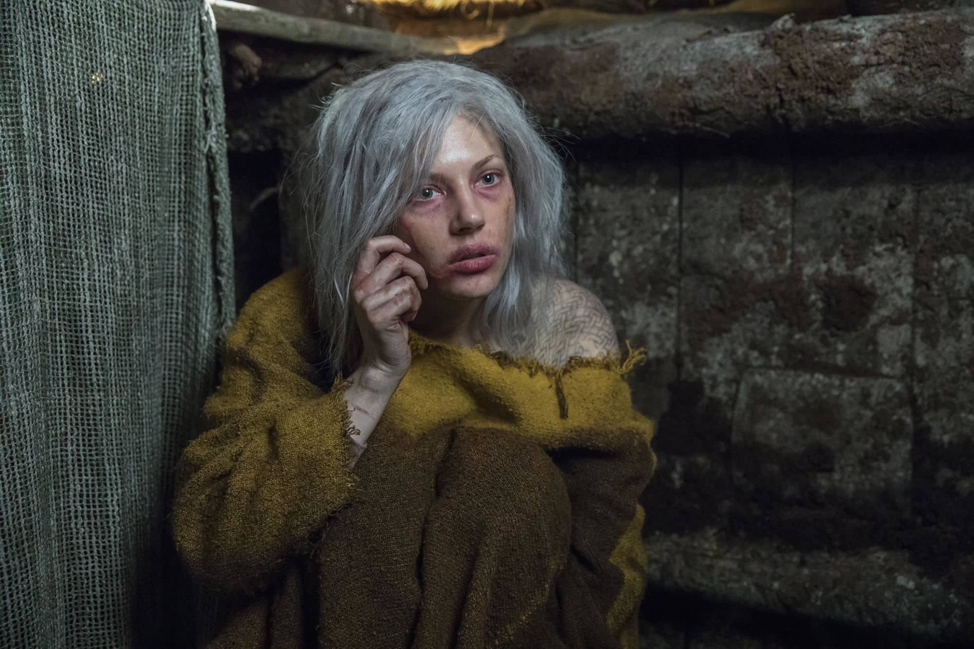Lagertha has Been Through Hell (Again) in New 'Vikings' S5E18 Photos