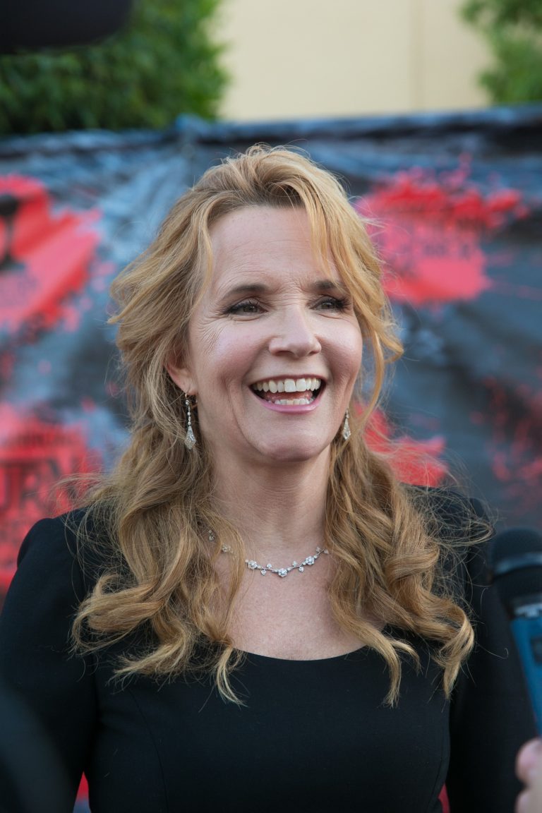 Kevin Smith Asked Lea Thompson to be in ‘Howard The Duck’ at Hulu