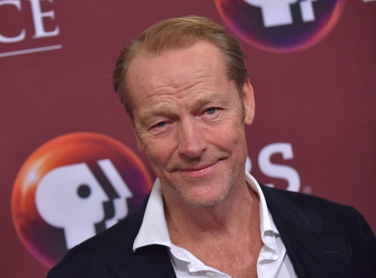 Iain Glen to Play Bruce Wayne on DC Universe’s ‘Titans’