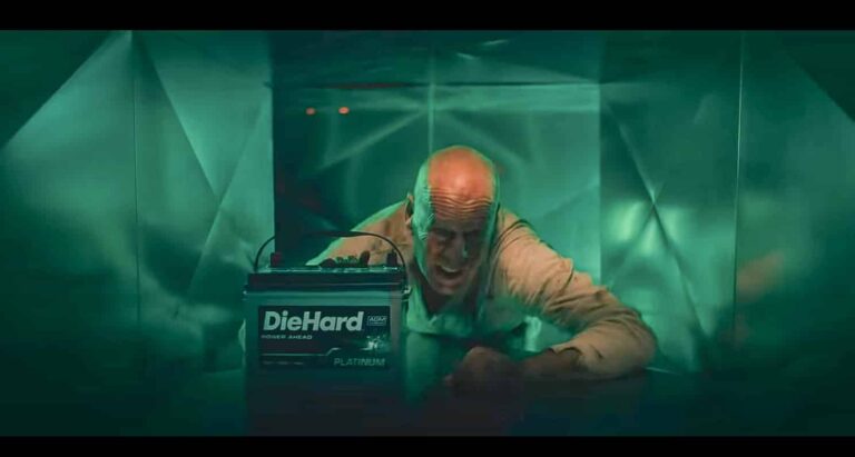 Bruce Willis, Back in an Air Duct for Die Hard, Having a Few Laughs